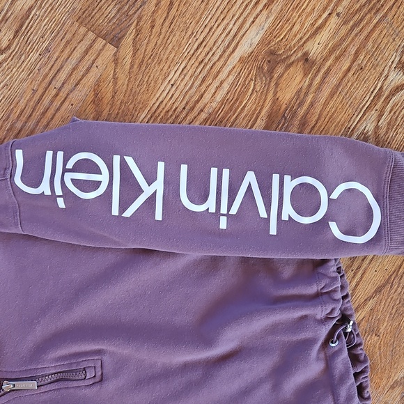 ☘️Calvin Klein☘️ - Picture 2 of 3